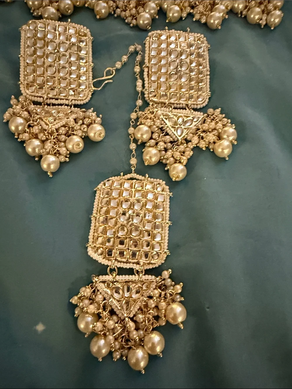 N/A elegant gold